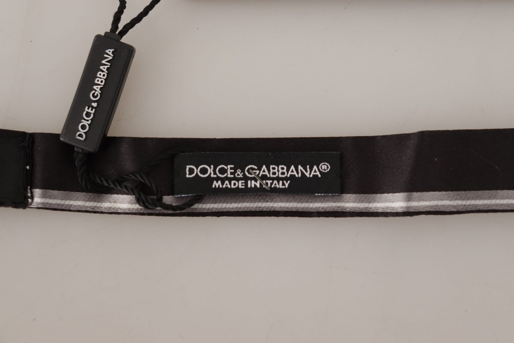 কালো এবং ধূসর রঙে Dolce &amp; Gabbana মার্জিত সিল্ক বো টাই