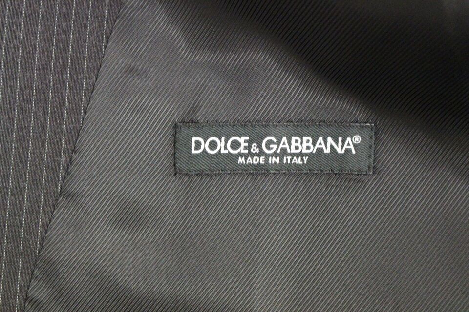 Dolce &amp; Gabbana মার্জিত ধূসর ডোরাকাটা পোষাক ন্যস্ত করা