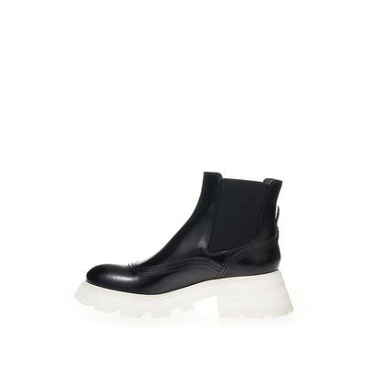 Alexander McQueen Elegant Leather Boots in Timeless Black Alexander McQueen