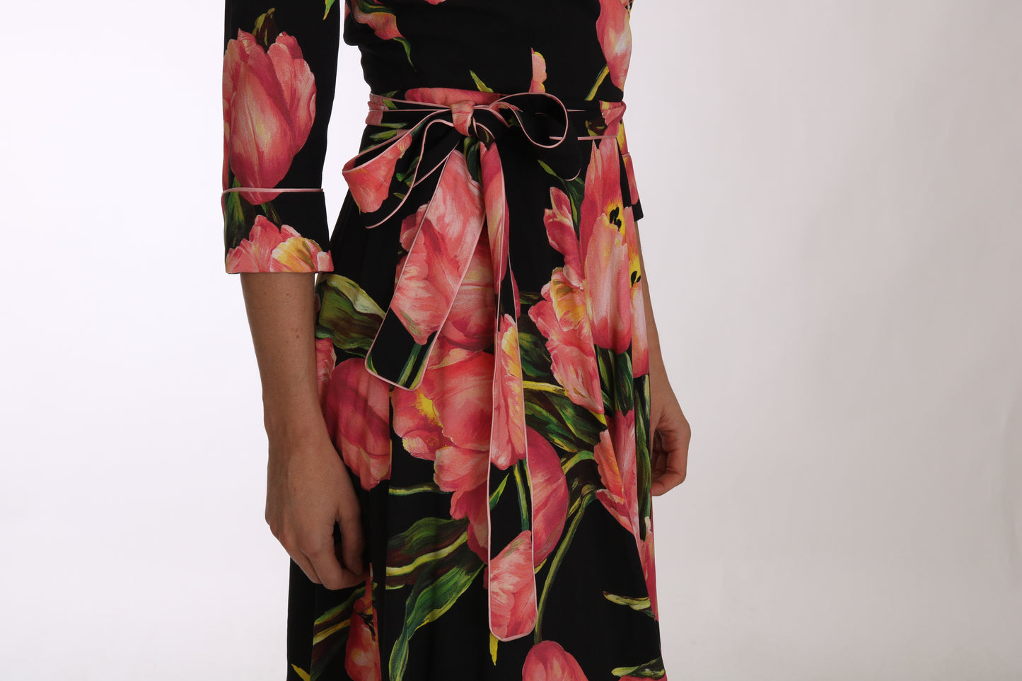 Dolce & Gabbana Elegant Black Shift Dress with Pink Tulips Print Dolce & Gabbana